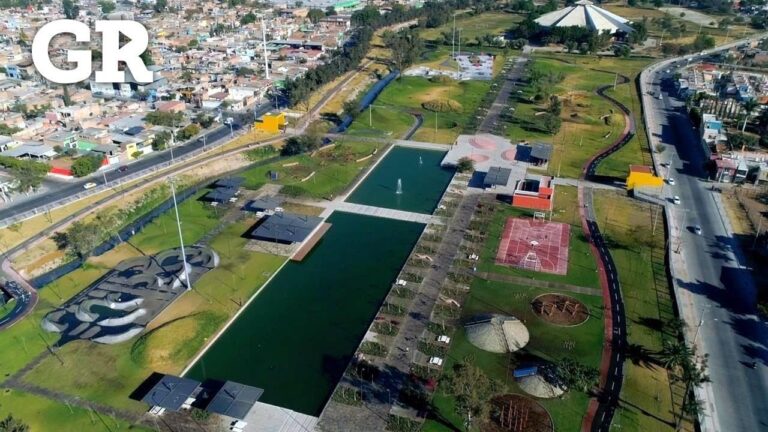 Explorando la Plaza de las Banderas y el Parque de la Solidaridad